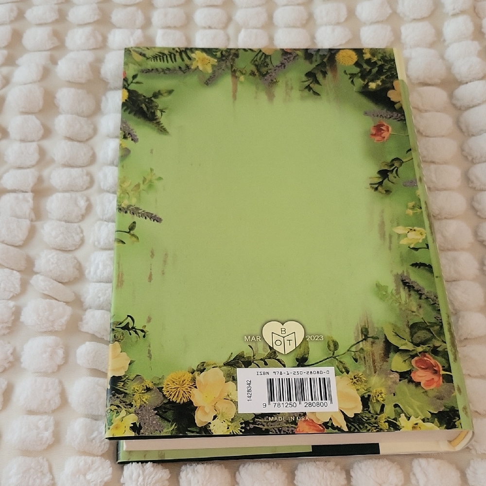 Weyward by Emilia Hart - Green Cover Novel - Picture 2 of 4